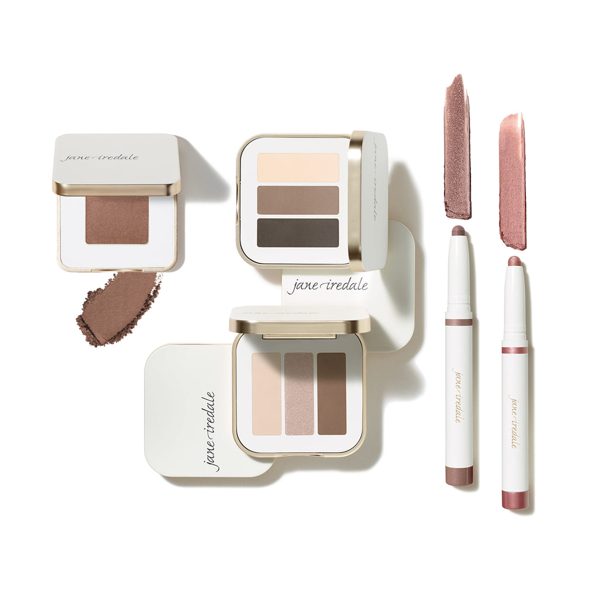 Auswahl an jane iredale Augen-Make-up mit drei Lidschattenpaletten und zwei Lidschattenstiften in Braun-, Taupe- und Rosétönen sowie passenden Farbswatches auf weißem Hintergrund.